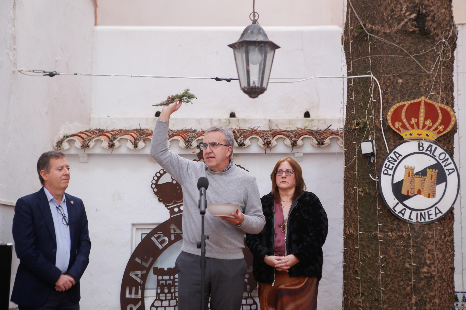 Las fotos de la entrega de medallas de la Asociación Fuerte de Santa Bárbara a la Peña Balona y Julio Vega