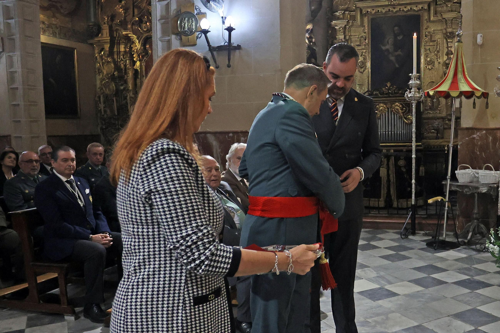 Imágenes de la entrega del fajín de Rodríguez del Castillo a Madre de Dios de la Misericordia