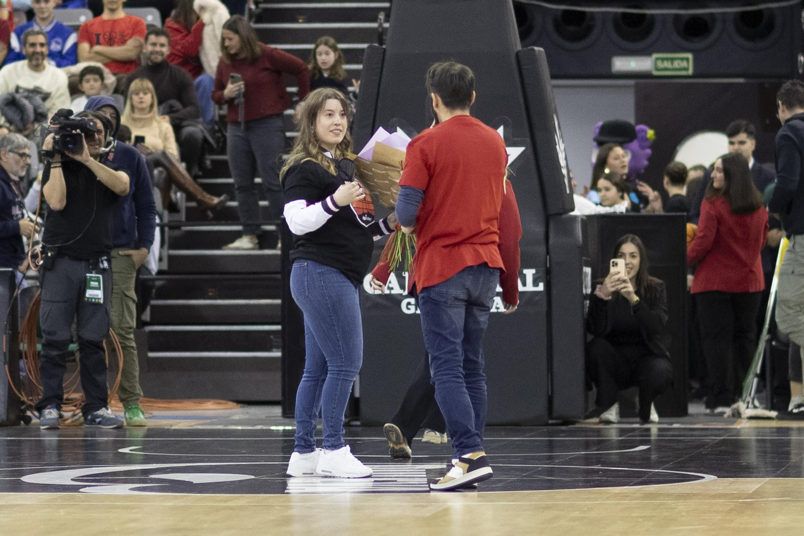 Encuéntrate en la grada del Palacio en el Covirán Granada-Girona