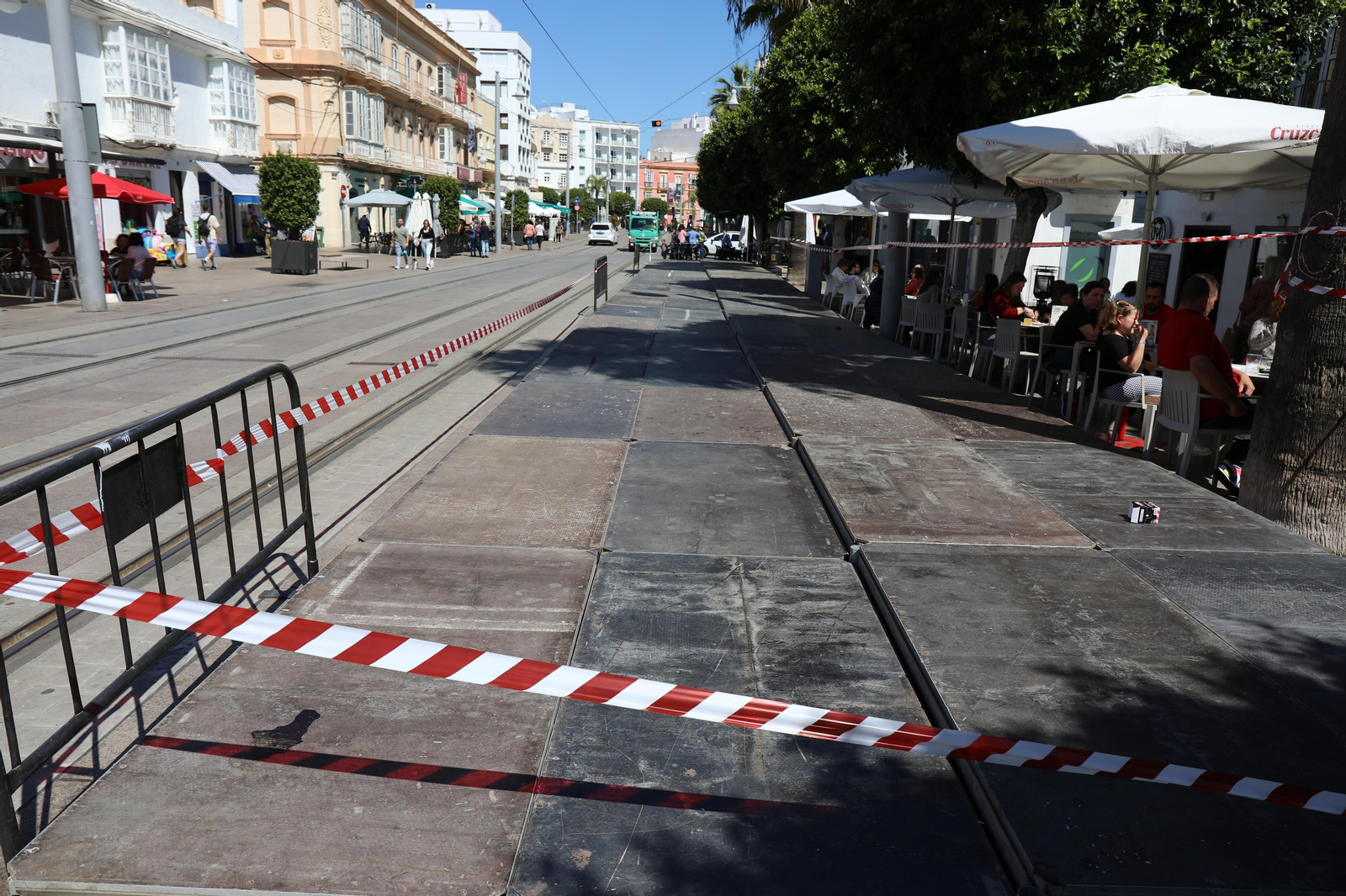 Las imágenes del montaje de la Carrera Oficial de la Semana Santa de San Fernando
