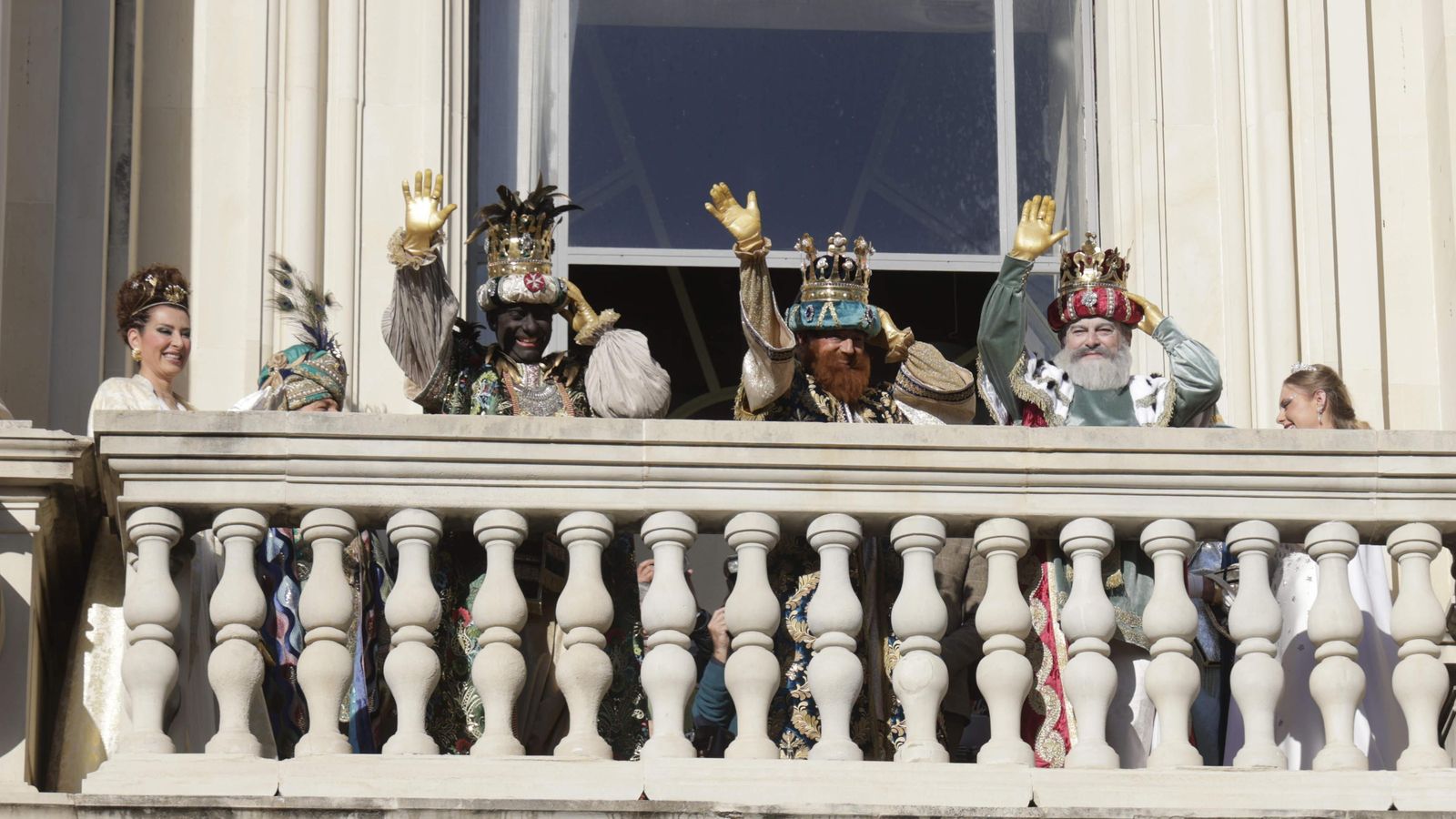 Los Reyes Magos, en el balcón del Rectorado de la Universidad de Sevilla.