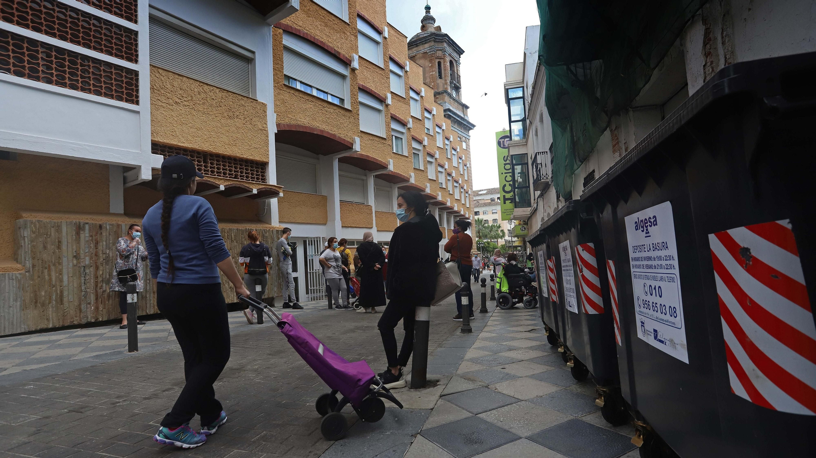 Reparto de alimentos de Cáritas en Algeciras