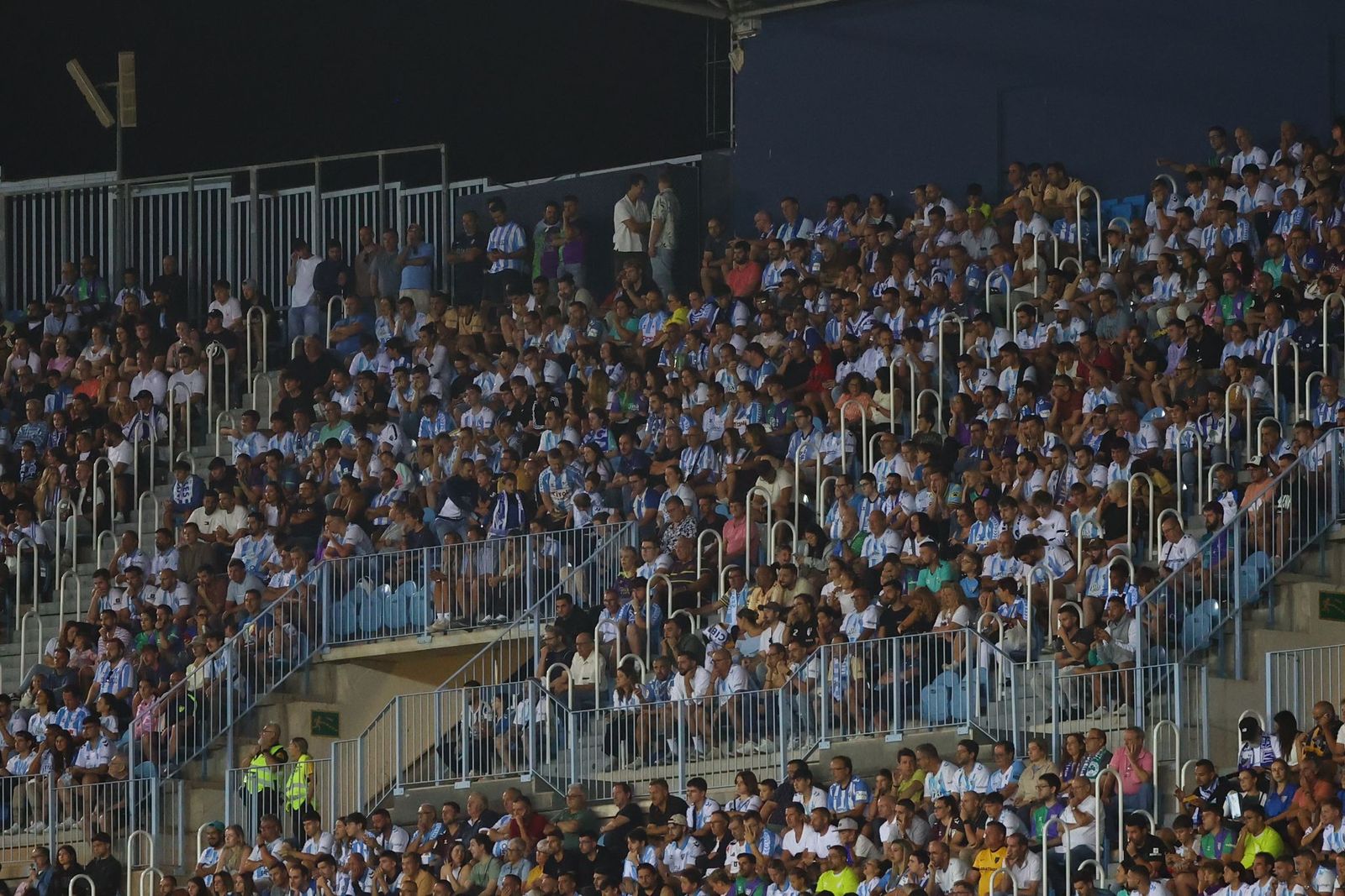 Búscate en las gradas de La Rosaleda durante el Málaga CF-Elche CF