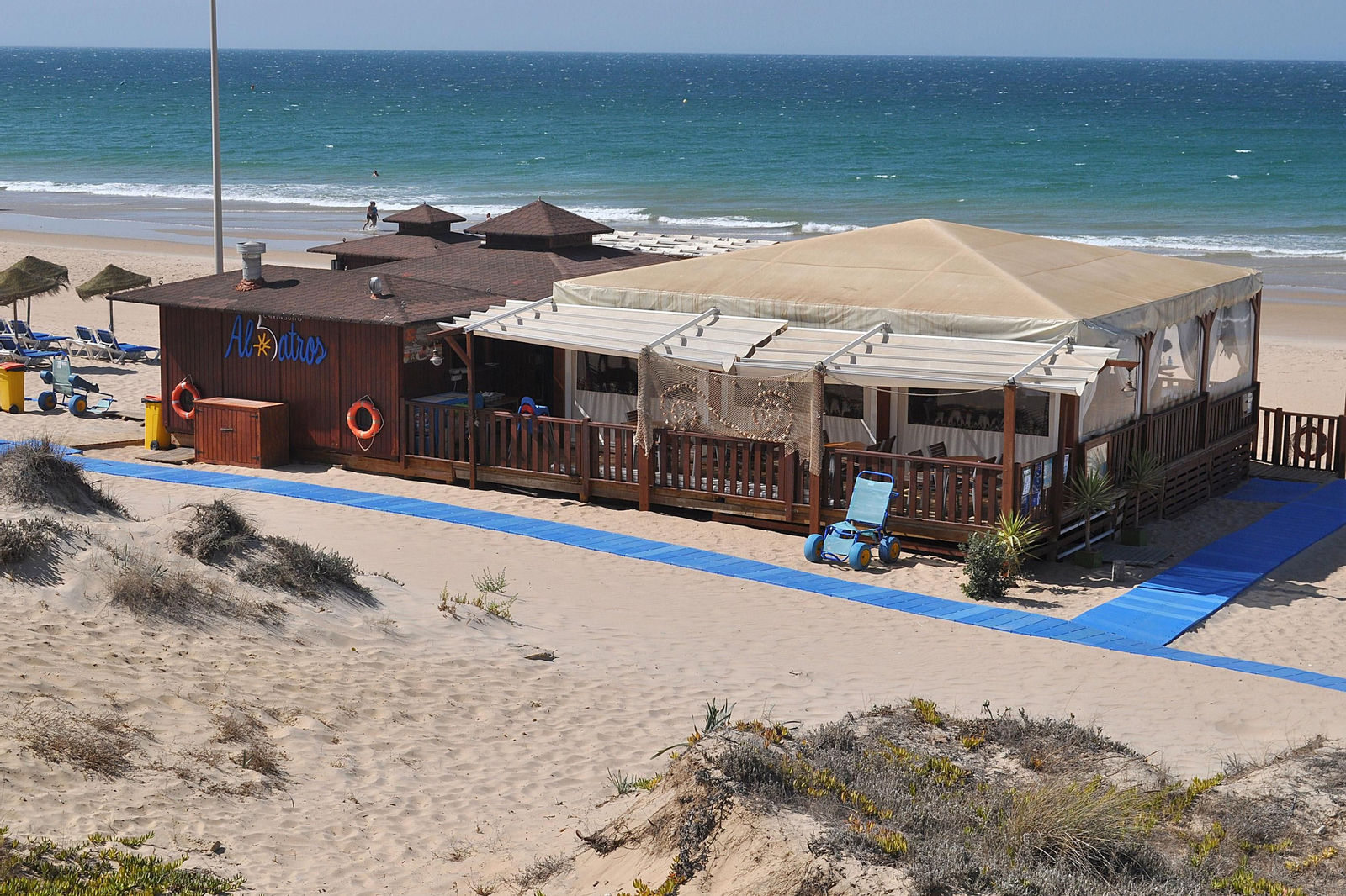 Uno de los chiringuitos de la costa chiclanera, en una imagen de archivo.