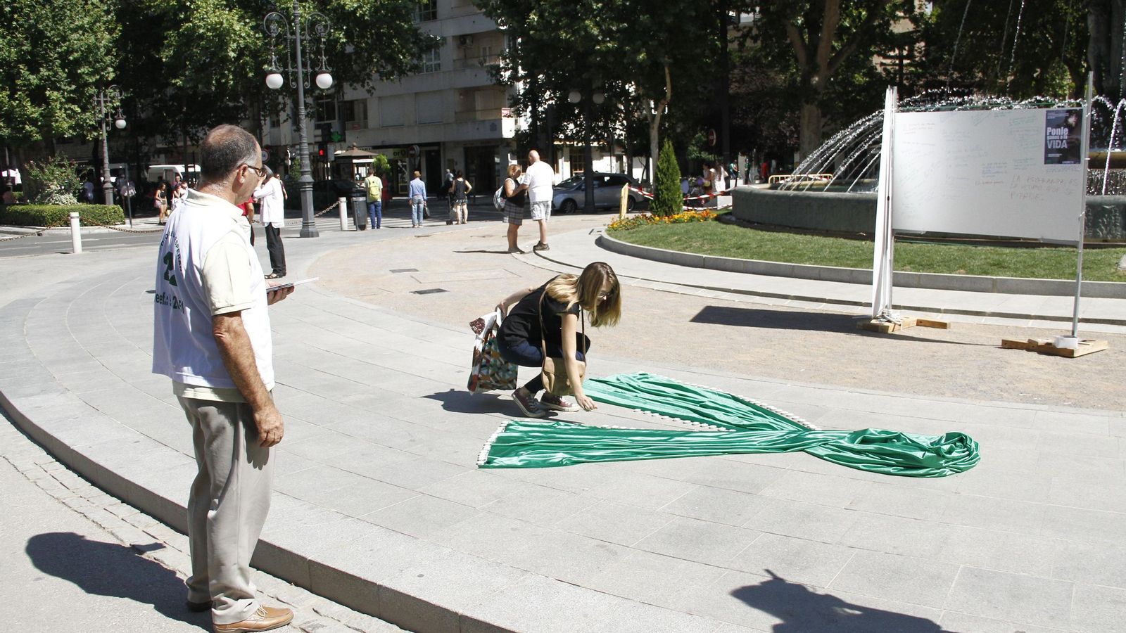 El concejal de bienestar social en el ayuntamiento de granada asiste al acto con motivo del día de la prevención mundial del suicidio