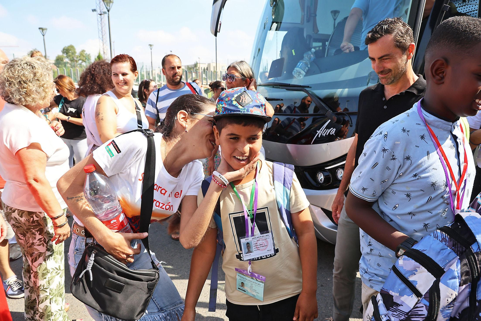 Imágenes del recibimiento a los  niños procedentes de los campamentos saharauis que pasarán sus vacaciones en Huelva