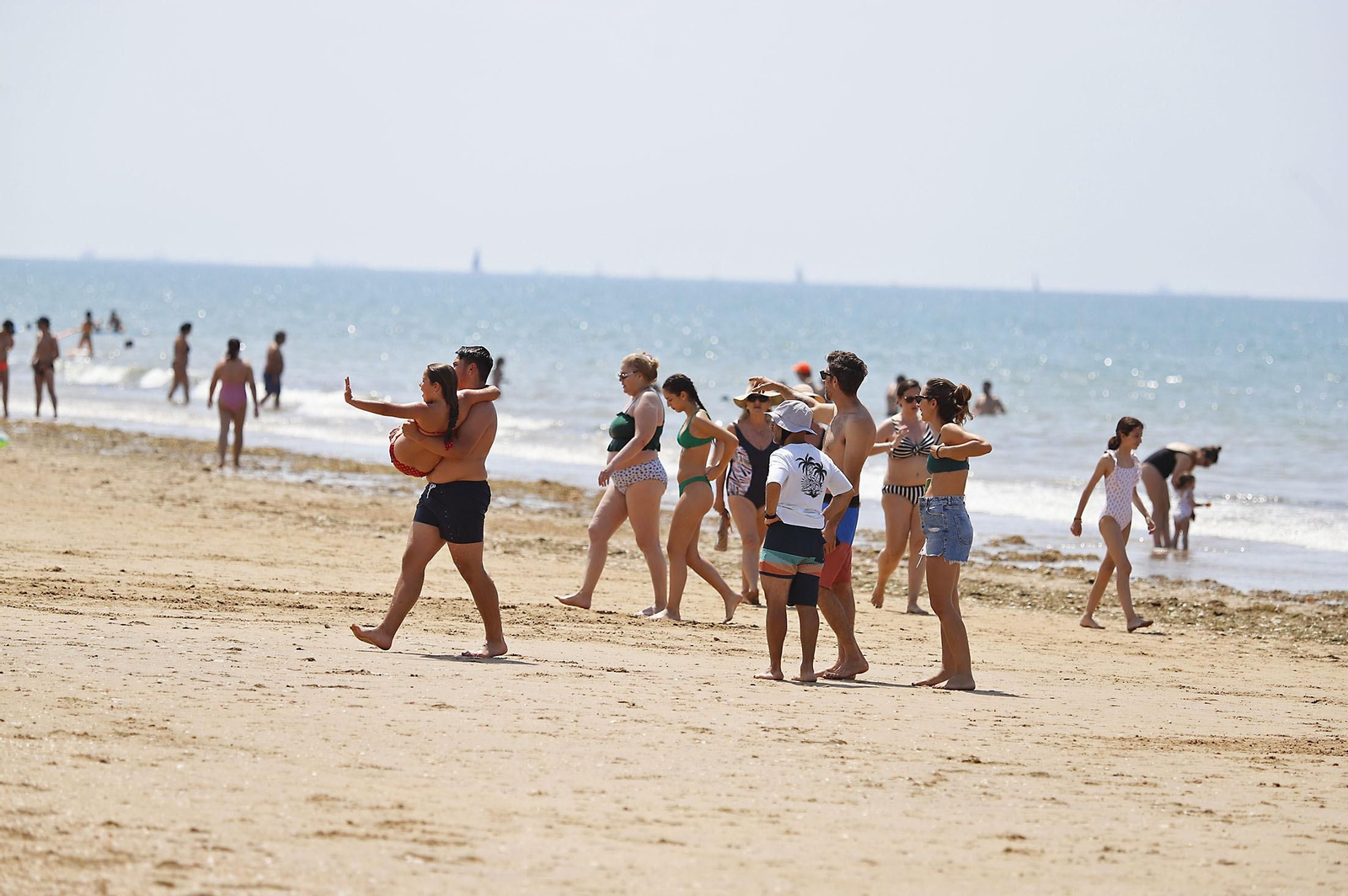 Las imágenes de la jornada de domingo en las playas de Huelva