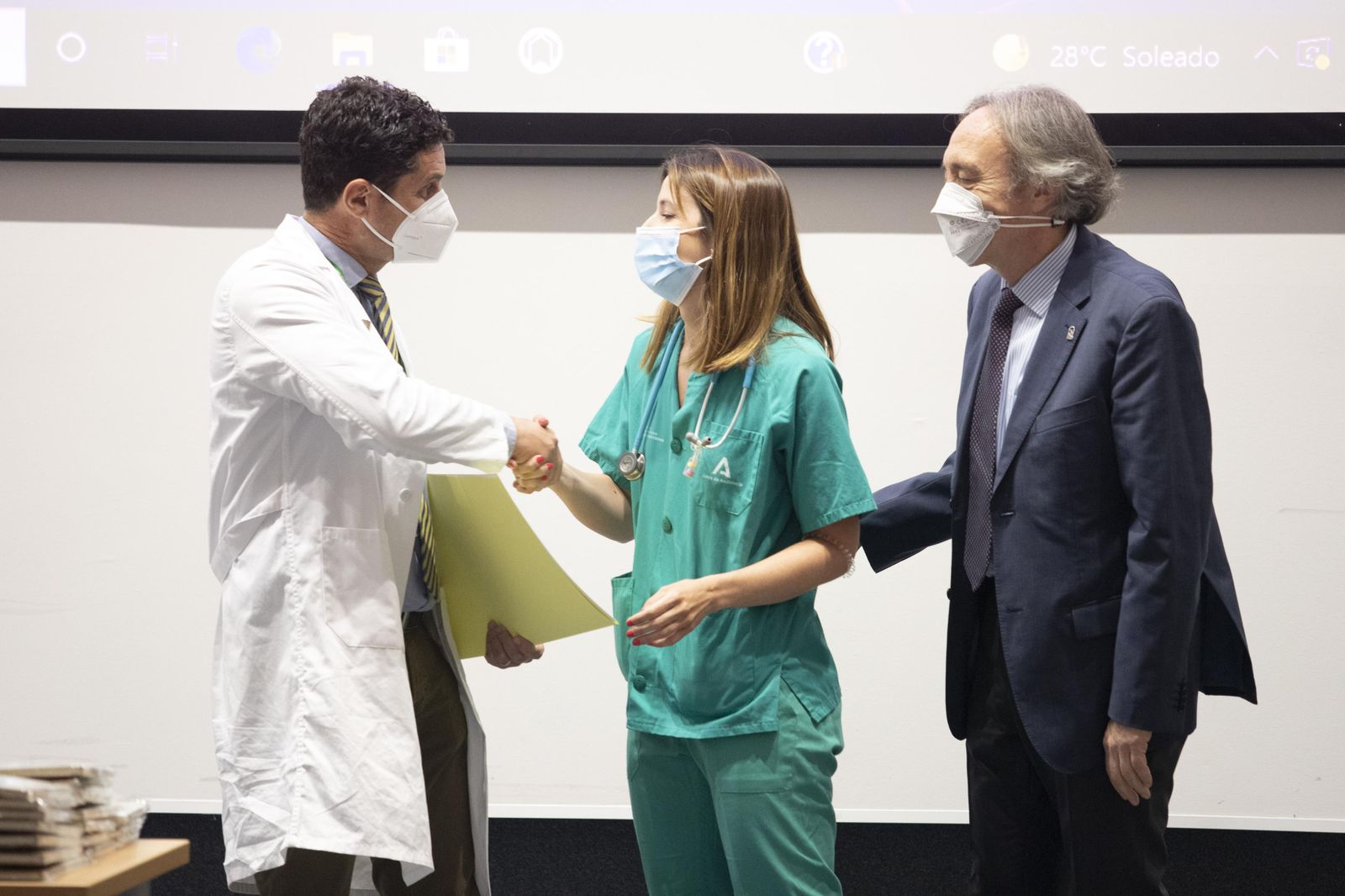 Así ha sido el acto de despedida a los Especialistas Internos Residentes del Hospital San Cecilio de Granada