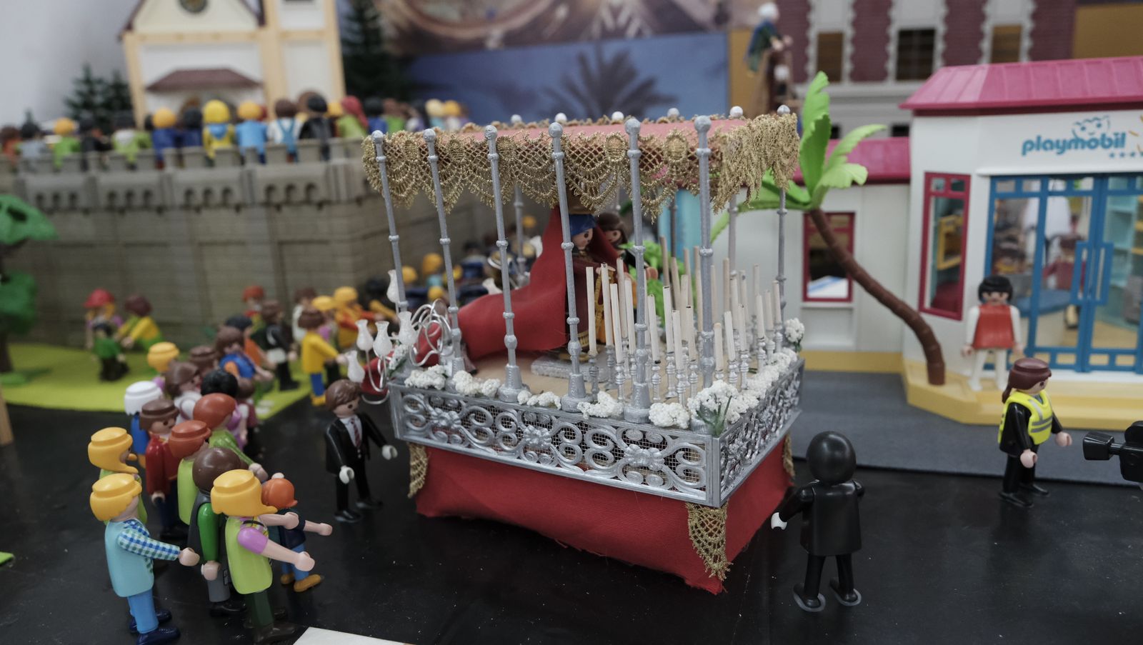 Inauguración de la exposición de playmobil de semana santa de Almería