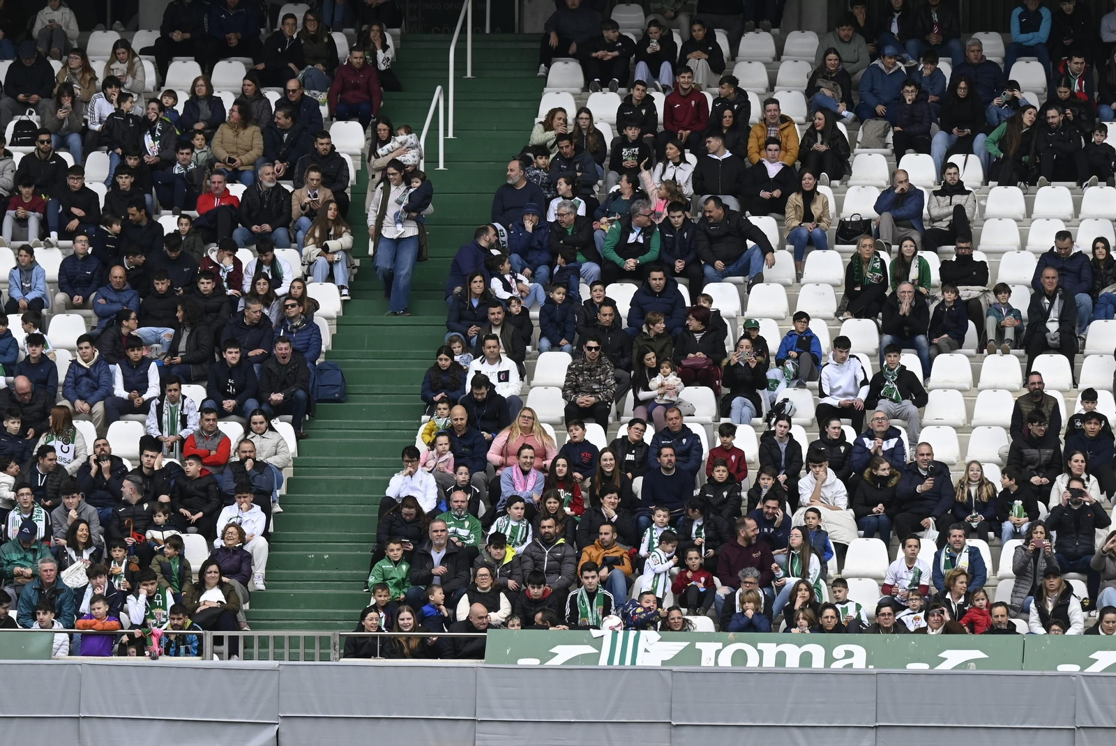 El Córdoba CF se deja querer por su afición en el Día de Andalucía
