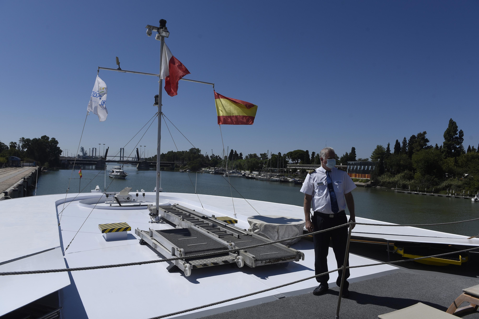 Más de 100 cruceristas, en una travesía por el Guadalquivir rumbo a Huelva y Cádiz