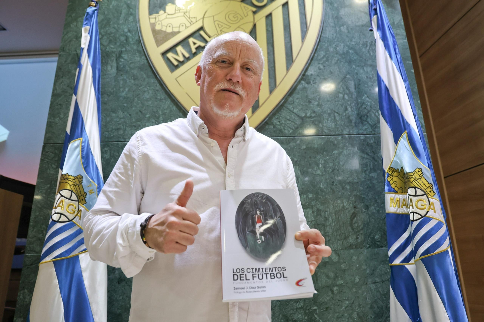 La plana mayor del Málaga CF, en la presentación del libro de Ismael Díaz
