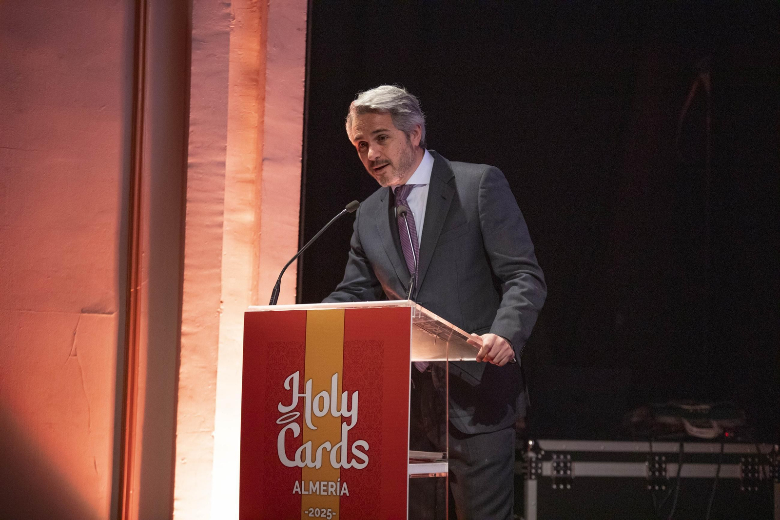 Imágenes de la presentación de las Holy Cards