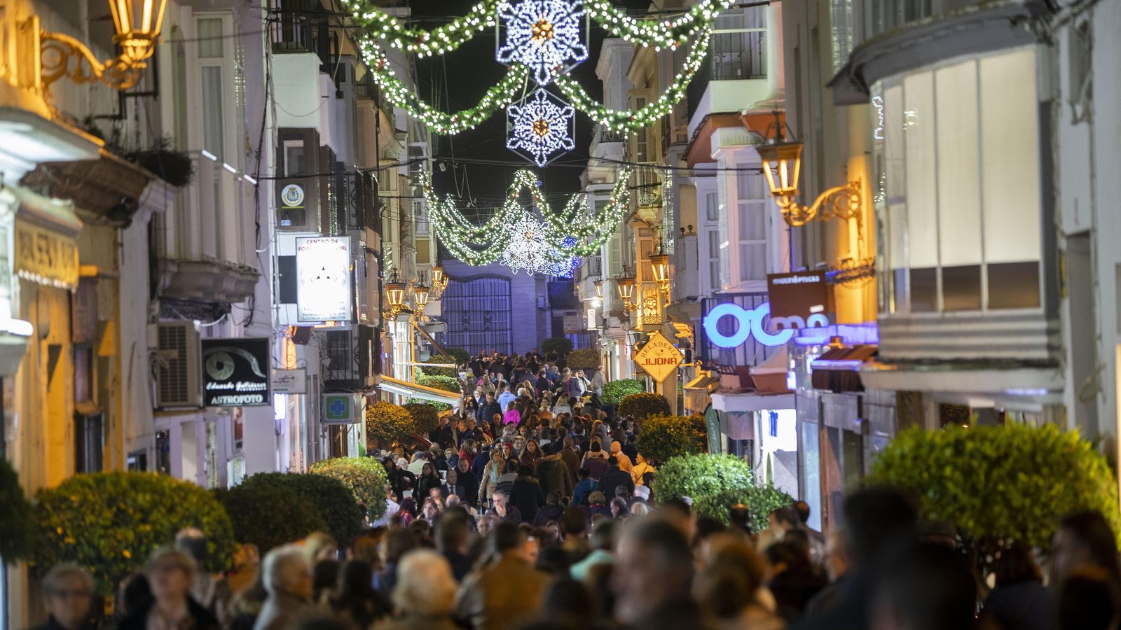 Una céntrica calle de San Fernando iluminada en diciembre de 2019.