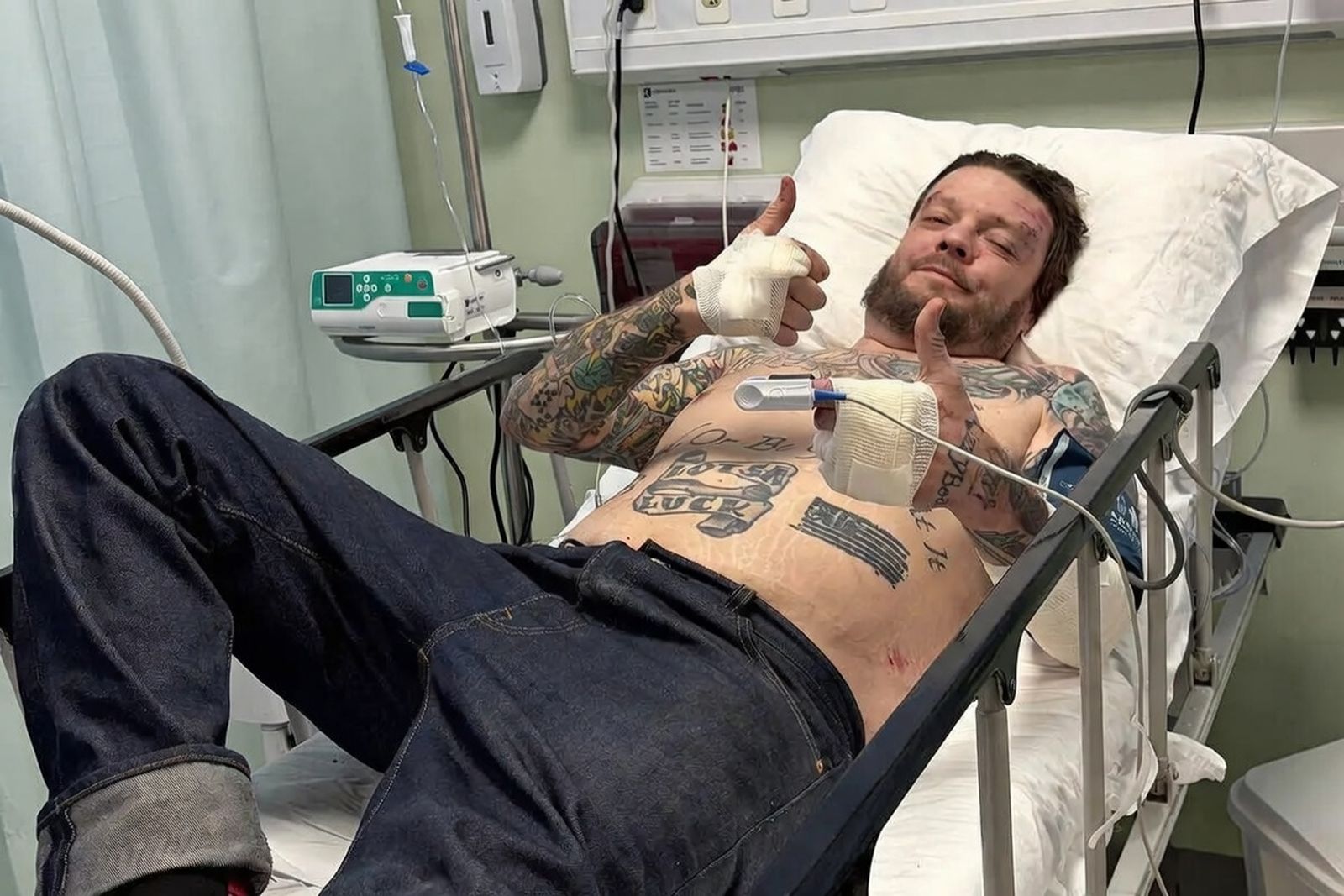 Corey Harrison, de 'La casa de empeños', en la imagen compartida para sufragar los gastos de su recuperación tras unn accidente
