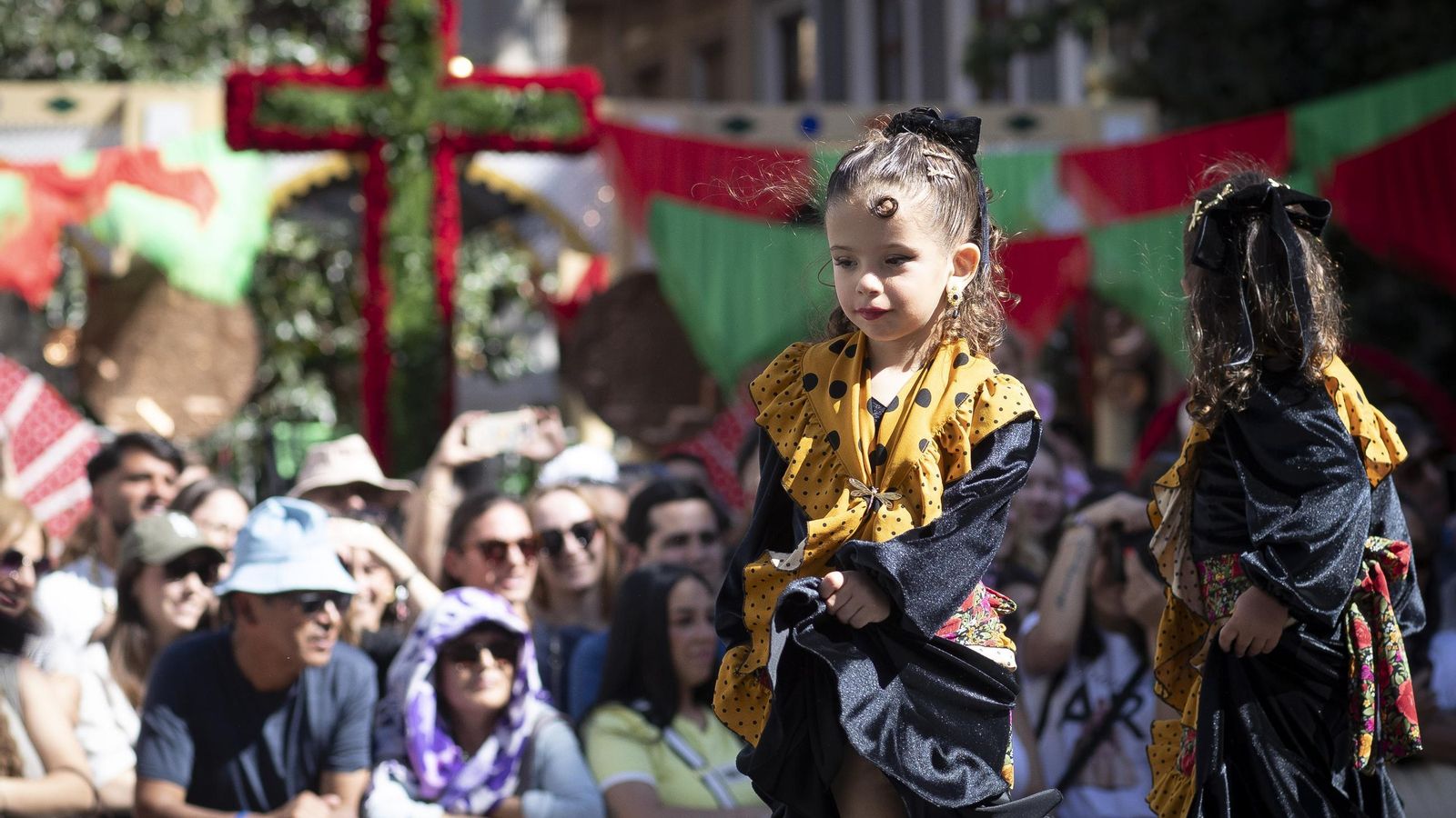 Búscate en las mejores fotos de las Cruces en Granada