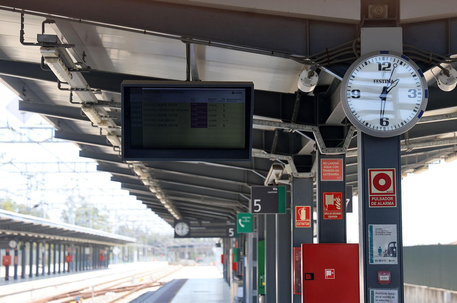Así se vivió el apagón en las calles de Huelva, en imágenes