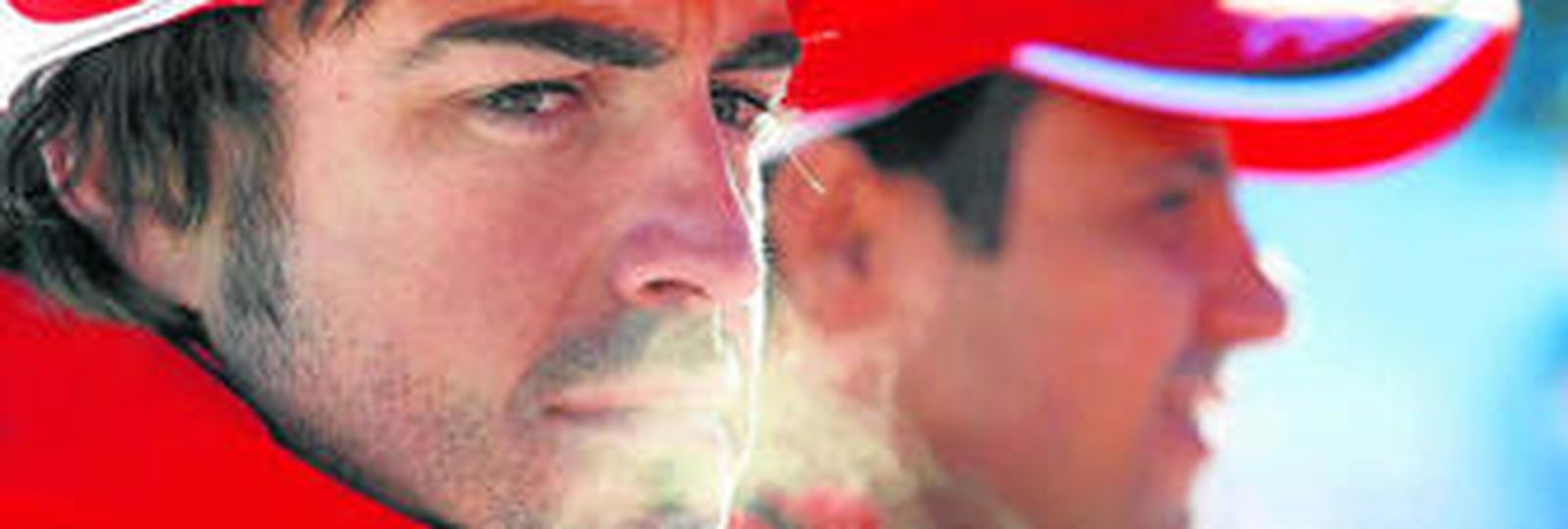 Los pilotos de Ferrari: Fernando Alonso y el brasileño Felipe Massa, en la presentación del nuevo monoplaza.