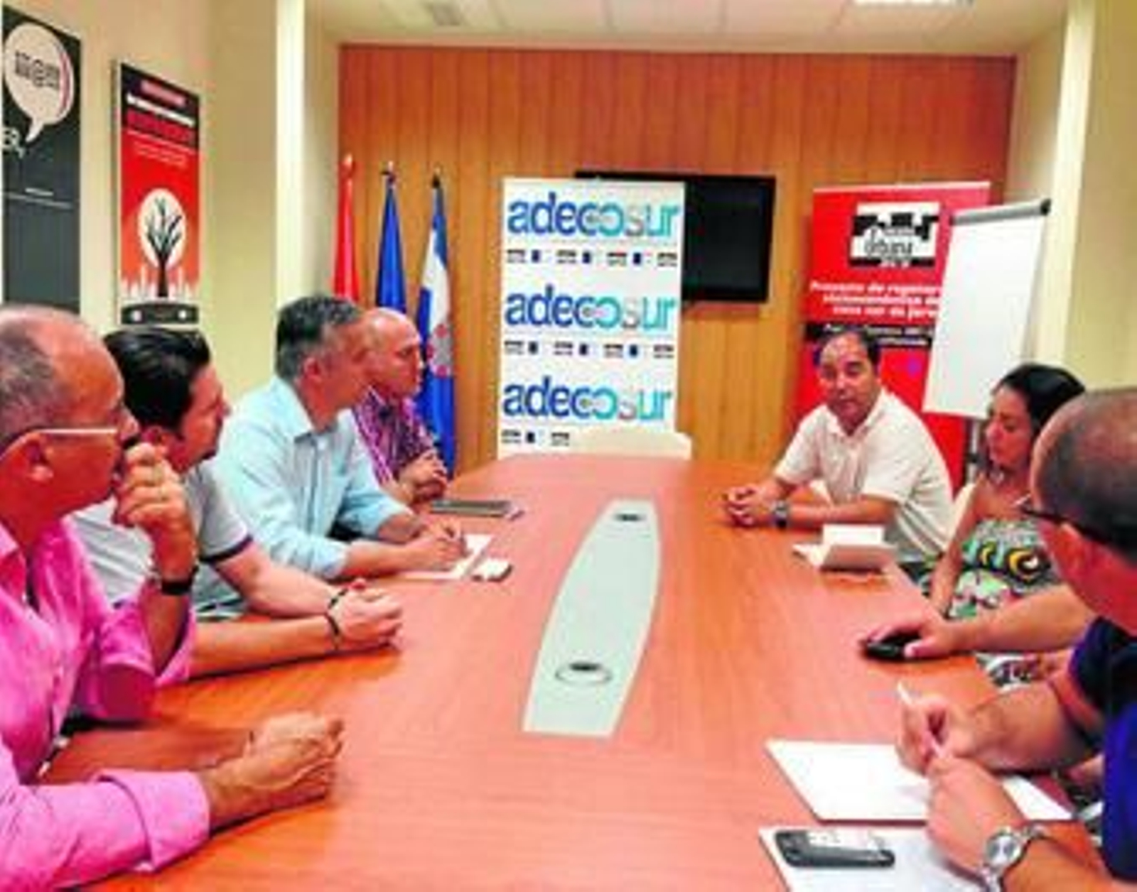 Un momento de la reunión de Raúl Ramírez con los comerciantes de la zona sur de la ciudad.