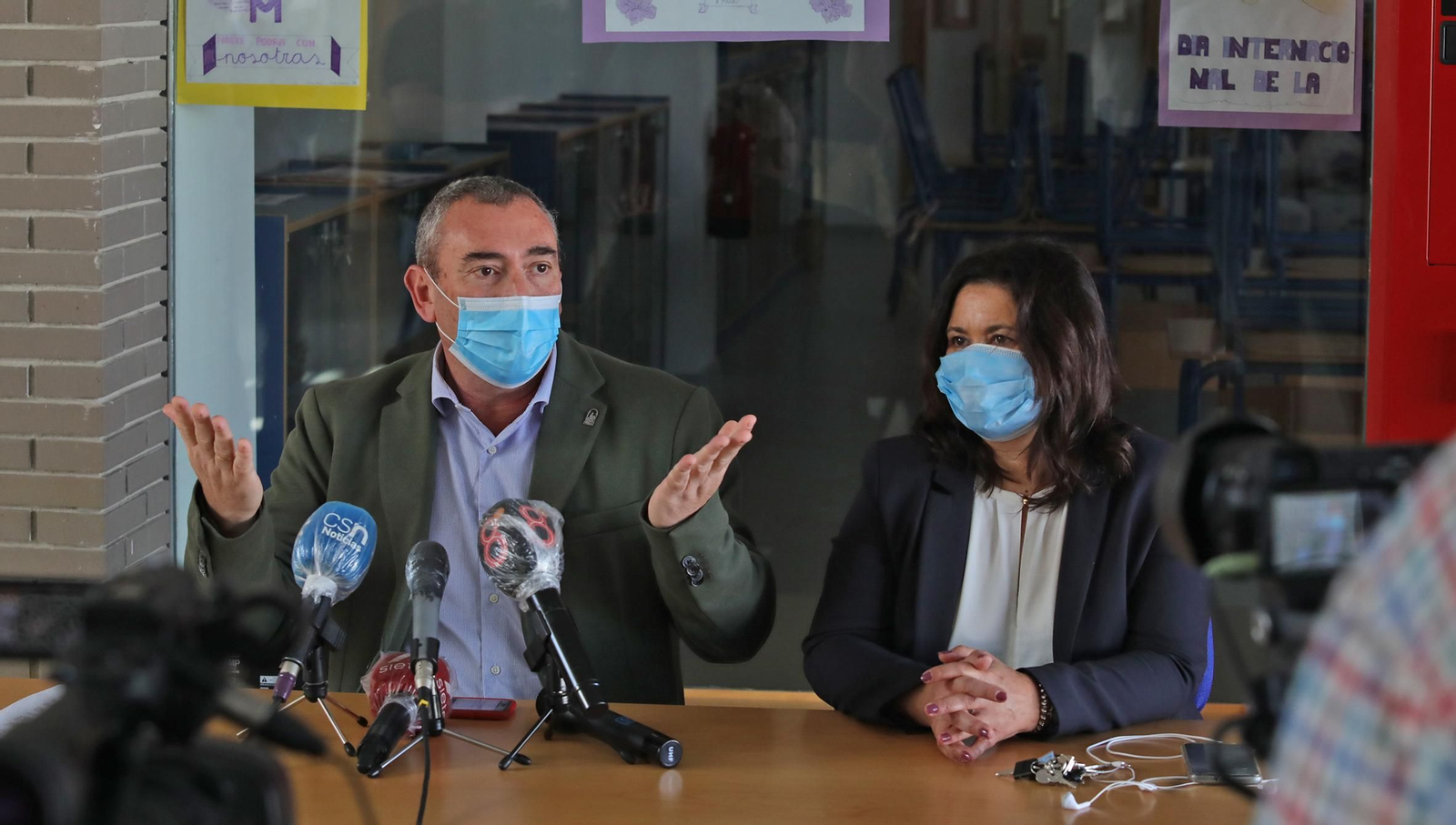 Miguel Andréu, junto a la responsable del nuevo instituto de San José Obrero.