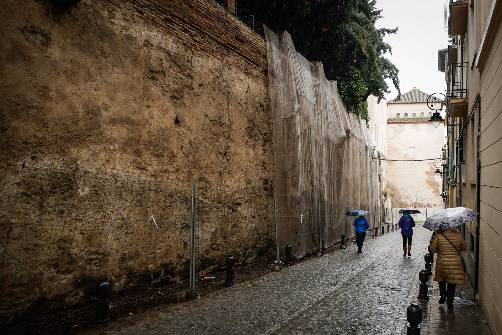 Parte del muro protegido para evitar desprendimientos.