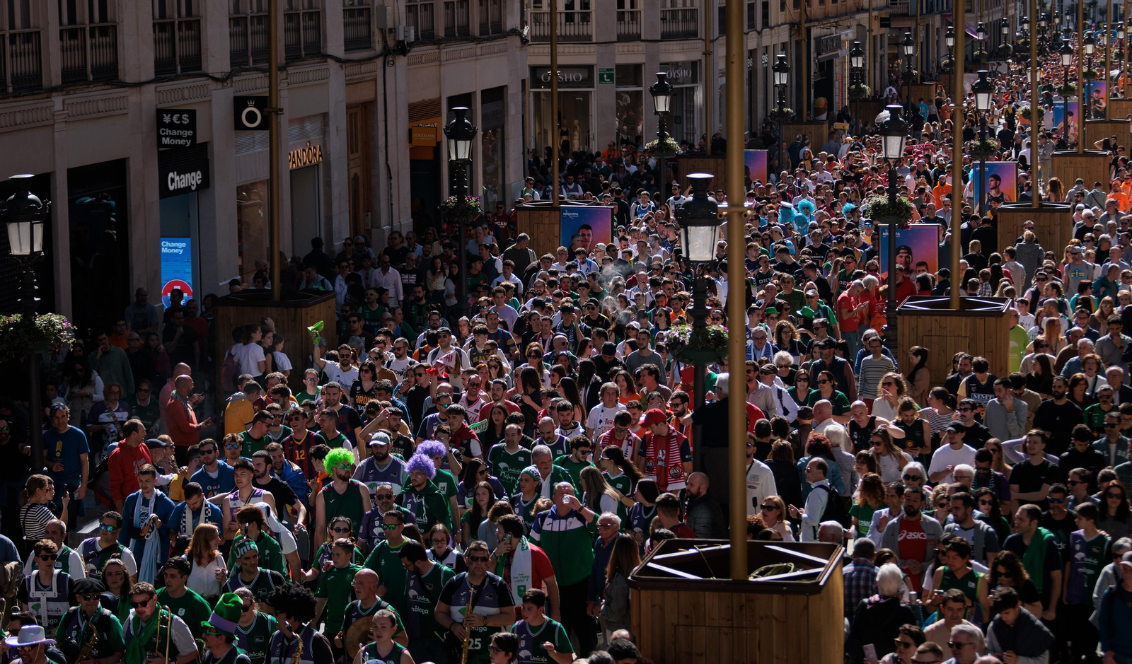La invasión de las aficiones  de la Copa del centro de Málaga