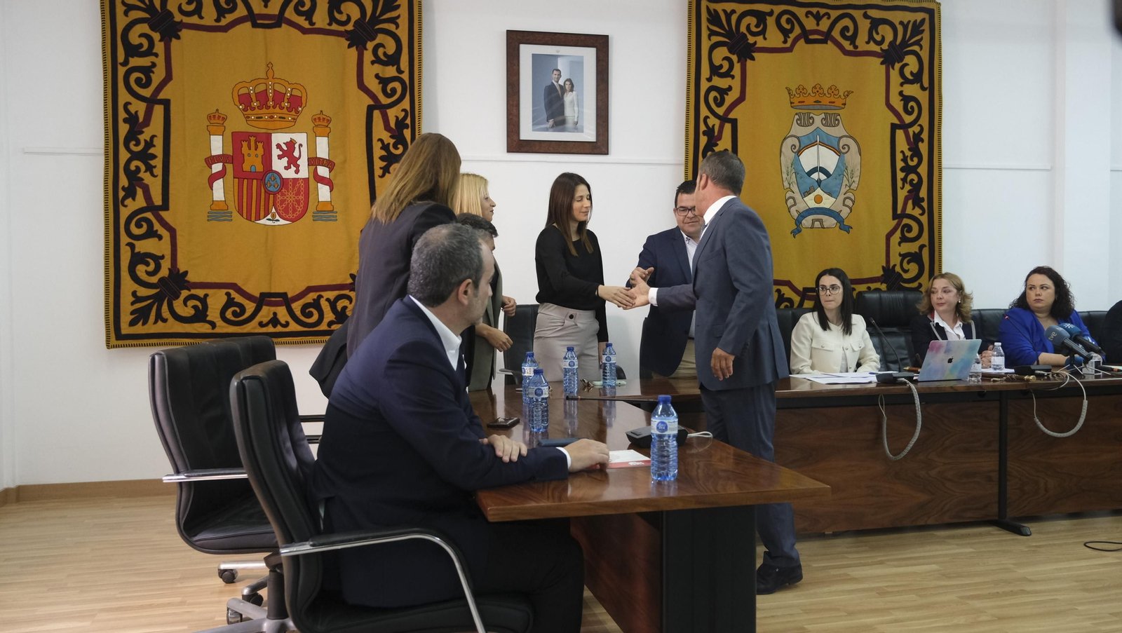 Las imágenes de la moción de censura en el Ayuntamiento de Carboneras