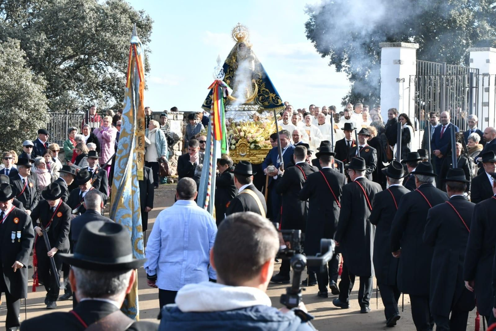 Procesión de la Virgen de Luna tras su coronación canónica