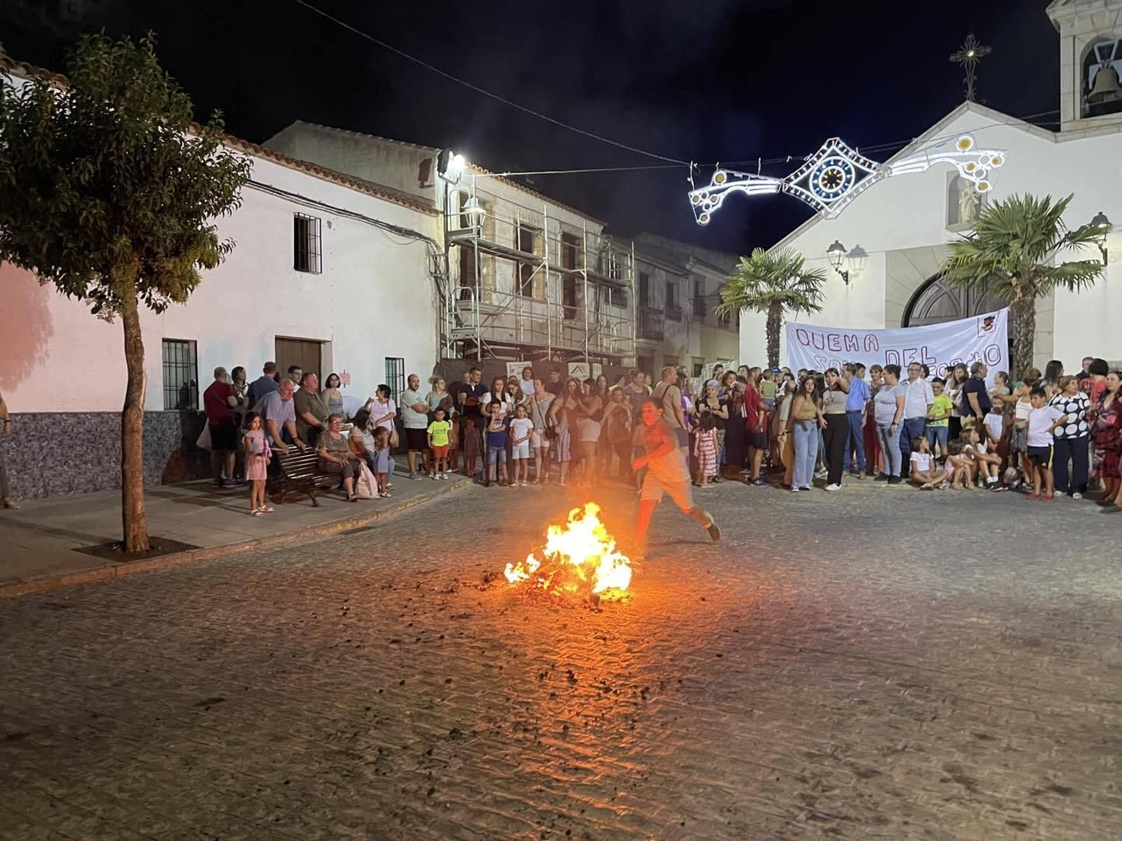 La quema de corcho por San Bartolomé en Pozoblanco, en fotografías La quema de corcho por San Bartolomé en Pozoblanco, en fotografías
