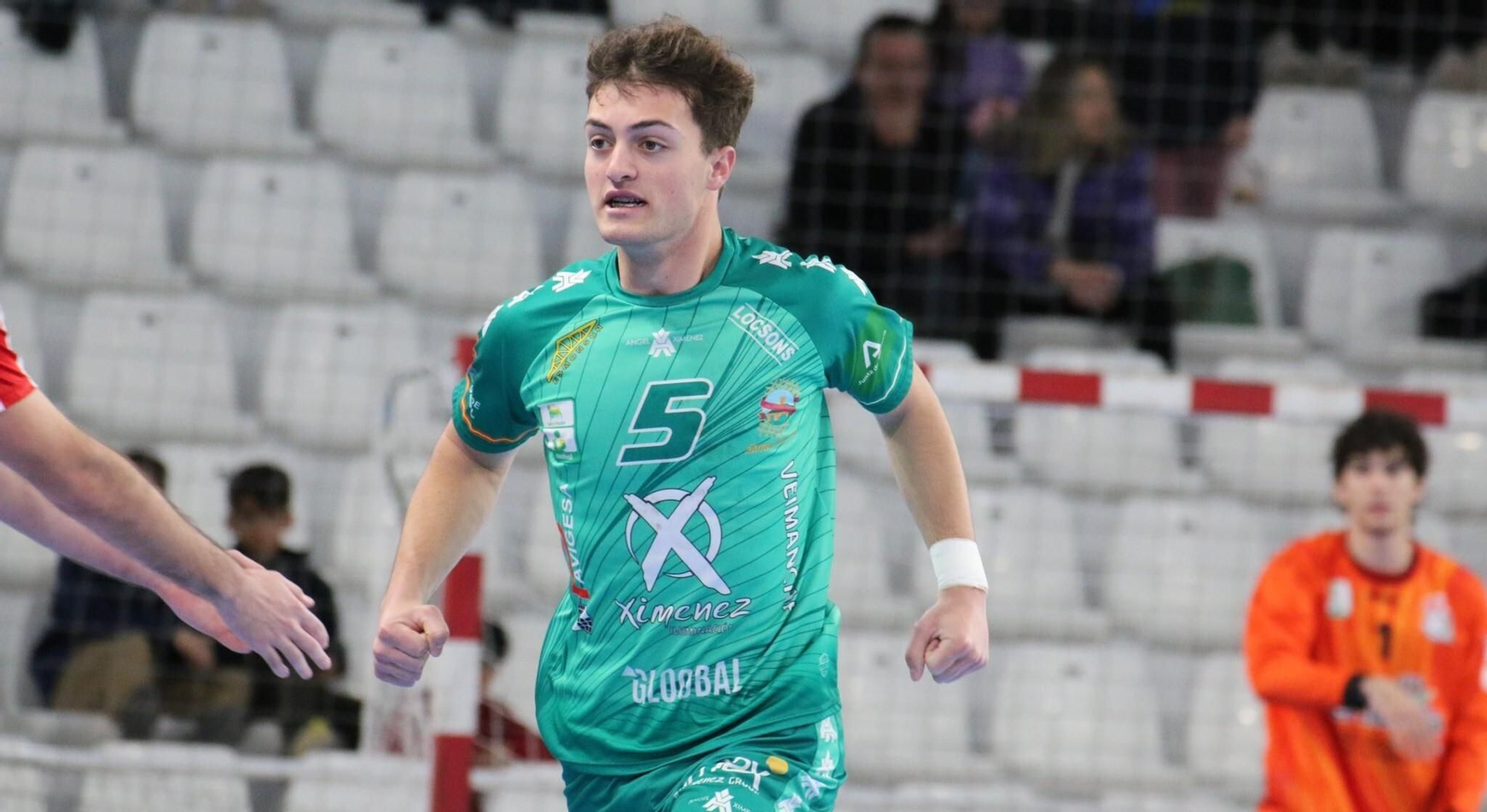 Antonio Cabello celebra un gol del Ángel Ximénez.