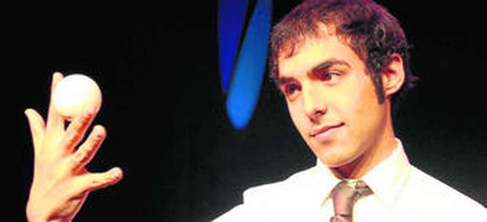 1. 'Sueños' con Abbozzi en el Teatro Alhambra, un extraño artilugio que parece mover la manivela de los sueños de los espectadores del espectáculo. 2. Huan Zheng llega con un espectáculo que mezlca a partes iguales manipulación y folclore. 3. El inglés Stevie Starr, regurgitador habitual del Cirque du Soleil demostrará que en su estómago cabe casi cualquier cosa.