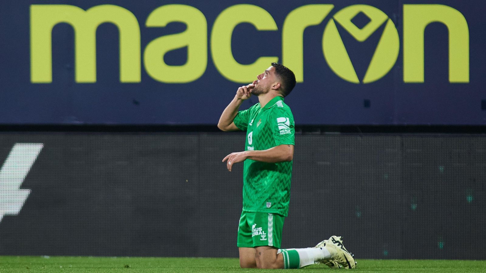 Fornals celebra su gol al Cádiz.