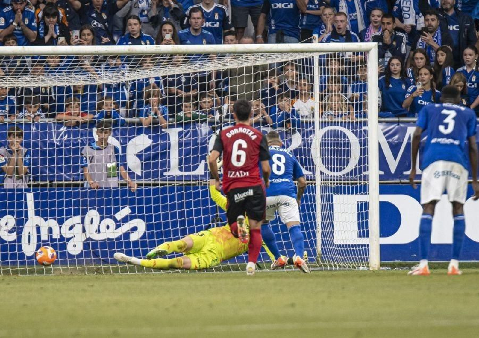 Las fotos del ascenso del Oviedo ante el Mirandés