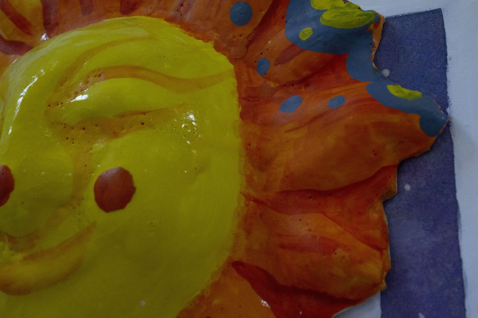 Fotos de la exposición "A través de las manos" del taller de cerámica del Centro La Marchenilla