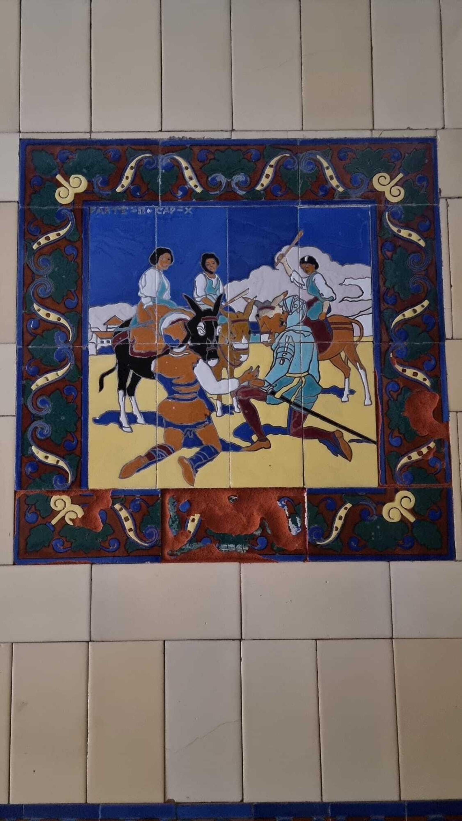 Detalle del azulejo que recoge una escena de El Quijote Detalle del azulejo que recoge una escena de El Quijote