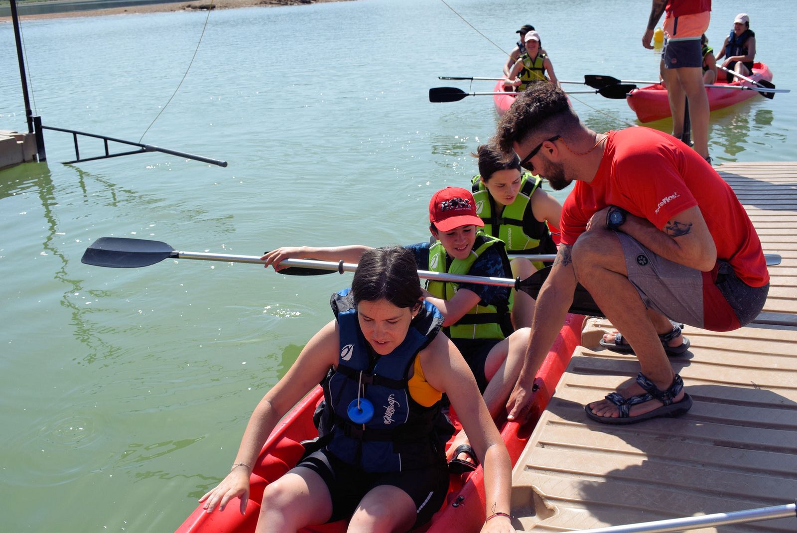 Jornada de actividades acuáticas en el Cubillas para los jóvenes