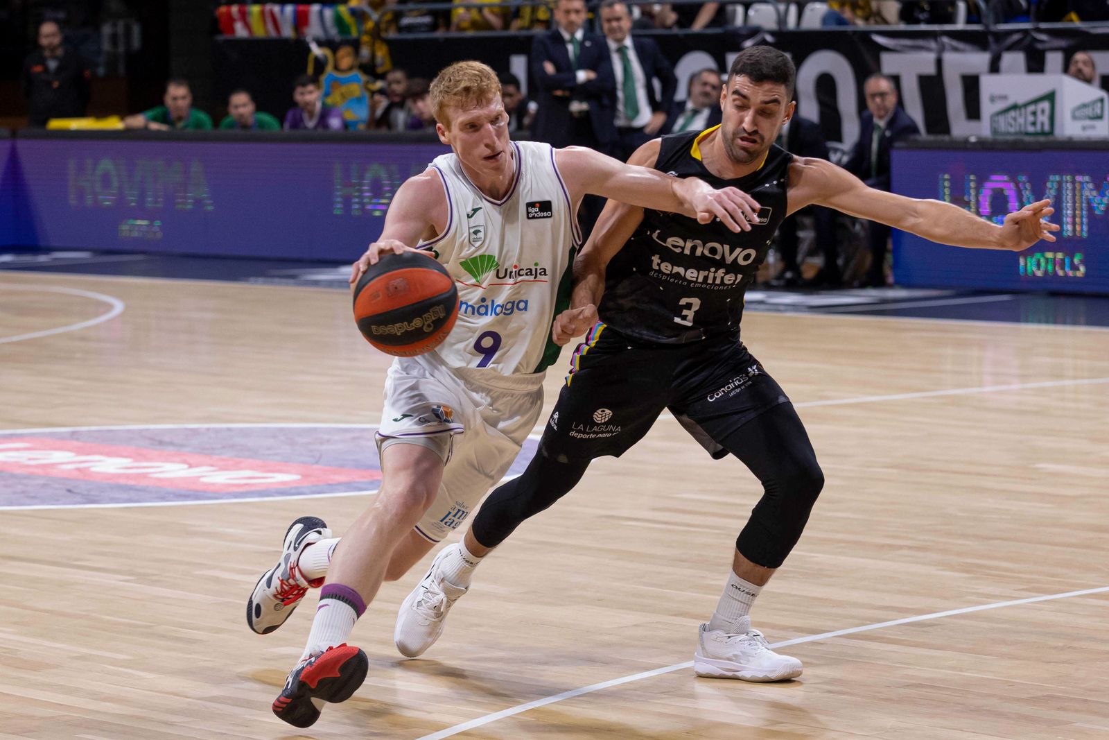 Jaime Fernández defiende a Alberto Díaz.