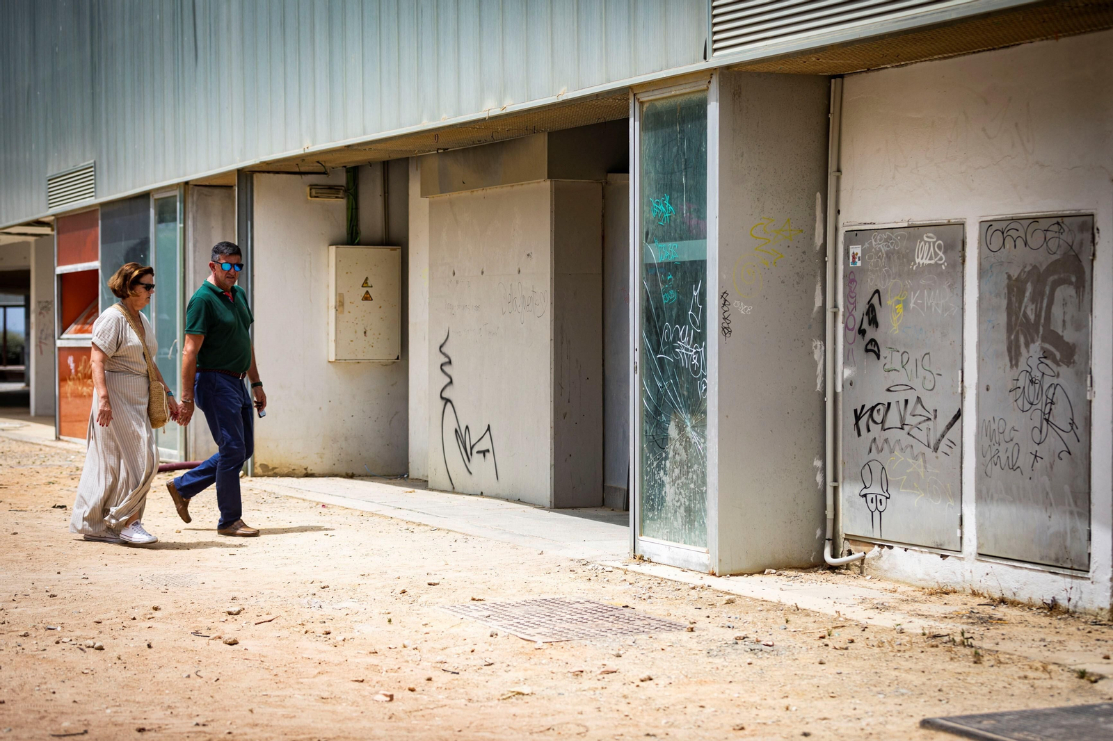 Imágenes del abandono del parque Genovés en Cádiz