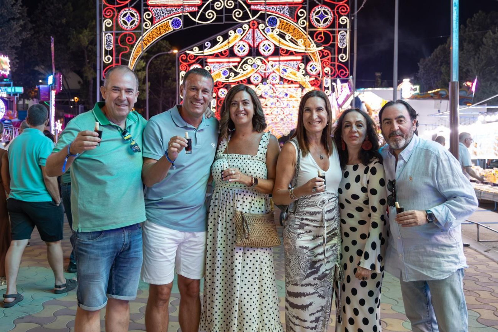 Pasacalles inaugural, fuegos artificiales e iluminación de la portada de feria y del recinto ferial de la Feria de San Bartolomé en Martos