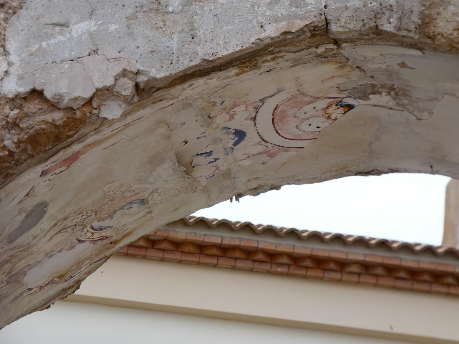 Así se encuentran los restos de la antigua iglesia de San Miguel en Jaén, en imágenes