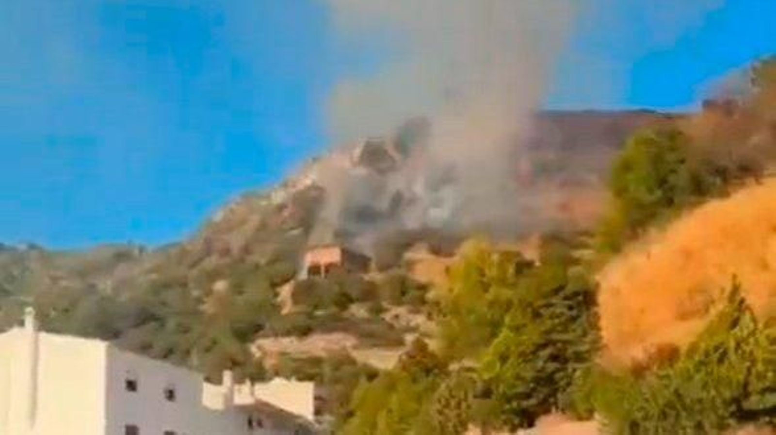 Imagen del incendio declarado en Casares