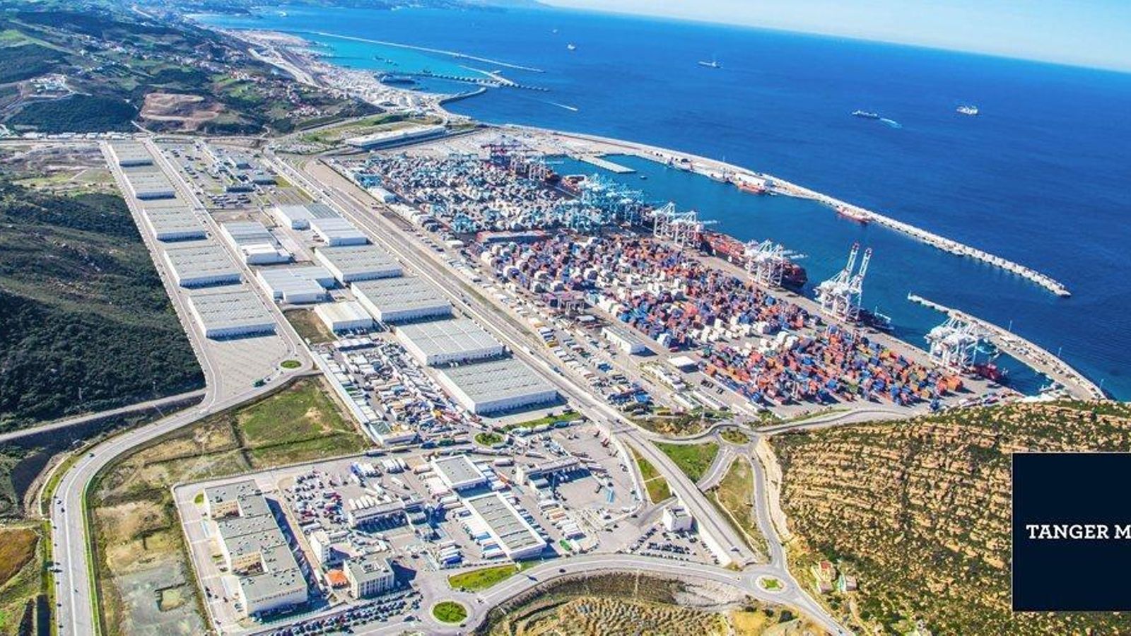 Vista aérea general de Tánger-Med y, al fondo, Tánger-Med 2.