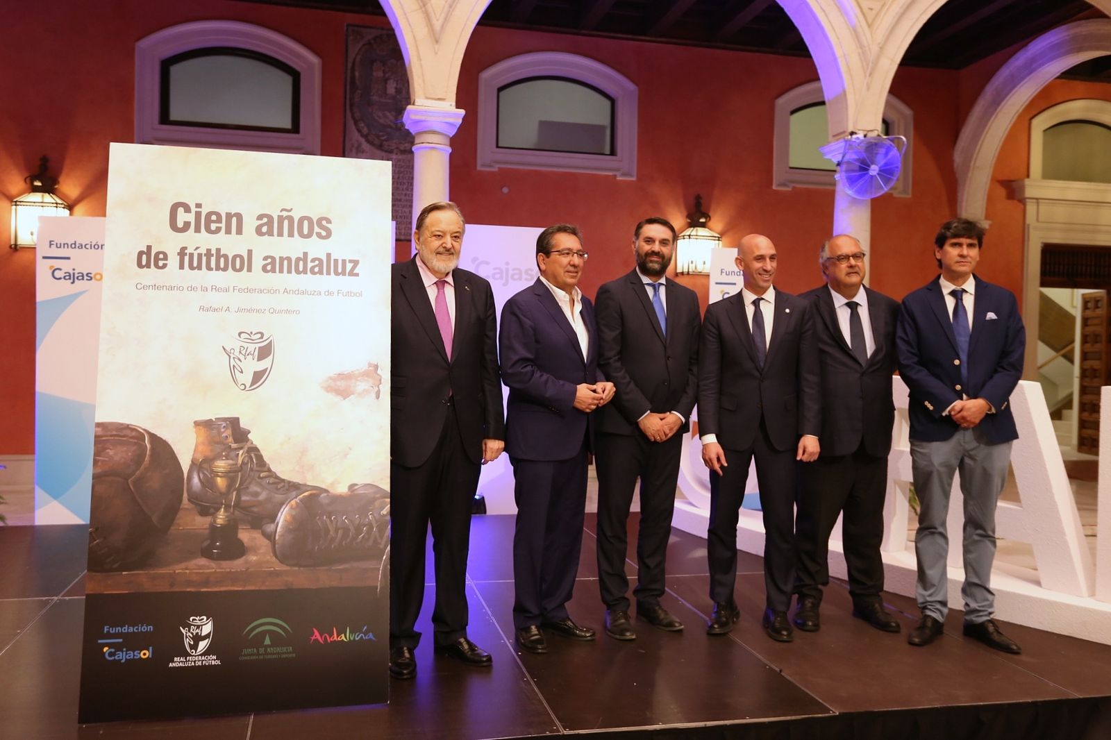 Jiménez, a la derecha, junto a Herrera (RFAF), Pulido (Cajasol), Fernández (Junta), Rubiales (RFEF) y Del Campo (LaLiga).