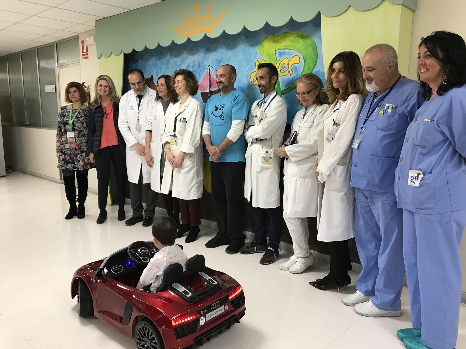 Presentación del cochecito eléctrico en el Hospital Virgen Macarena.