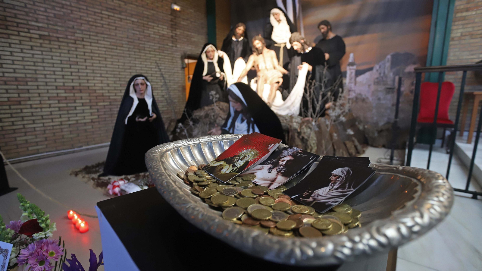 Fotos del Viernes Santo en Algeciras: Mortaja, Misericordia y Santo Entierro