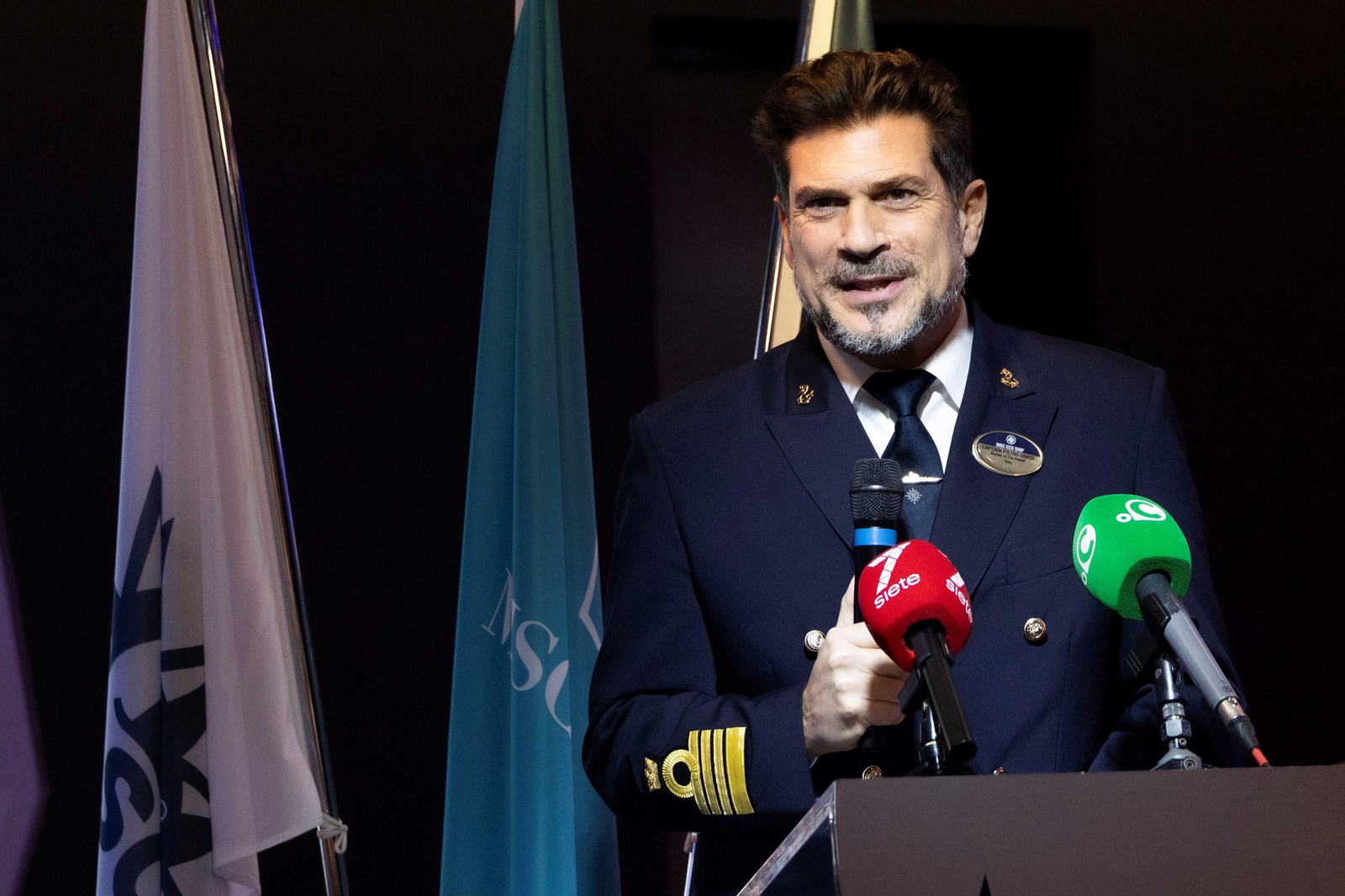 Imágenes de la visita del crucero MSC Euribia al puerto de Cádiz