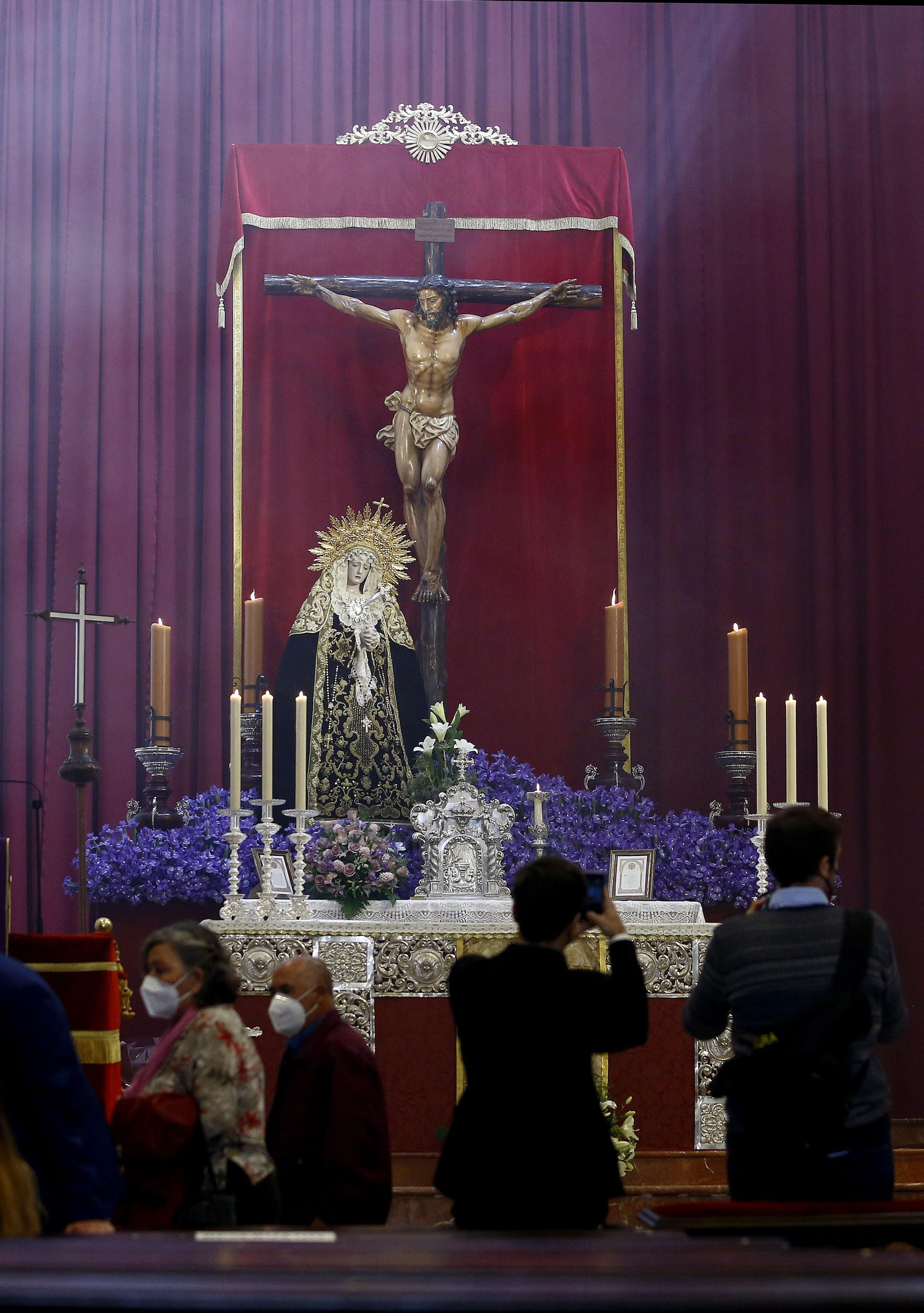 Las fotos del Lunes Santo en Málaga: la devoción en el barrio de La Trinidad