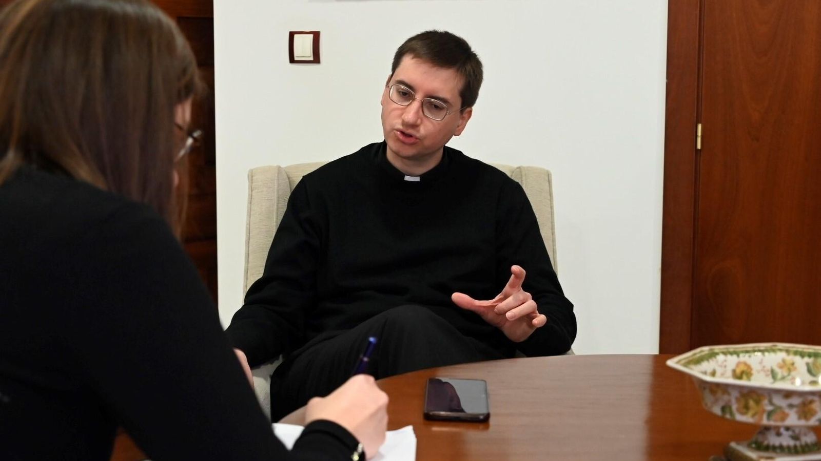 Un momento de la entrevista a Carlos Jesús Gallardo. Un momento de la entrevista a Carlos Jesús Gallardo.