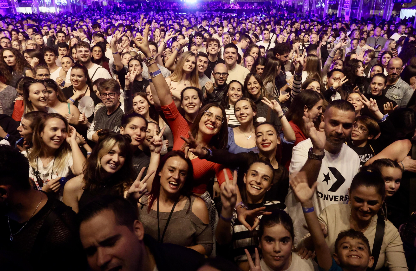 Búscate en el concierto de Lola Indigo