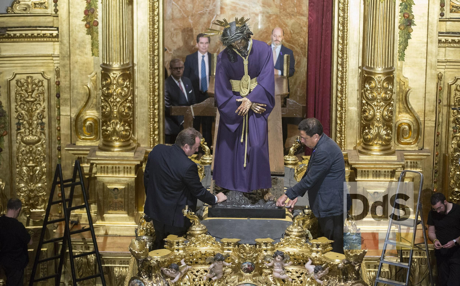 La subida del Señor del Gran Poder a su paso